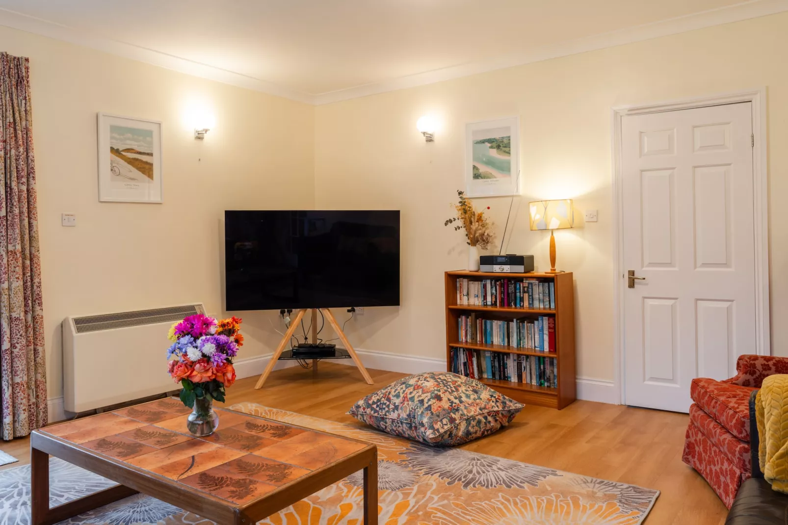 Sunny Nook-Living room