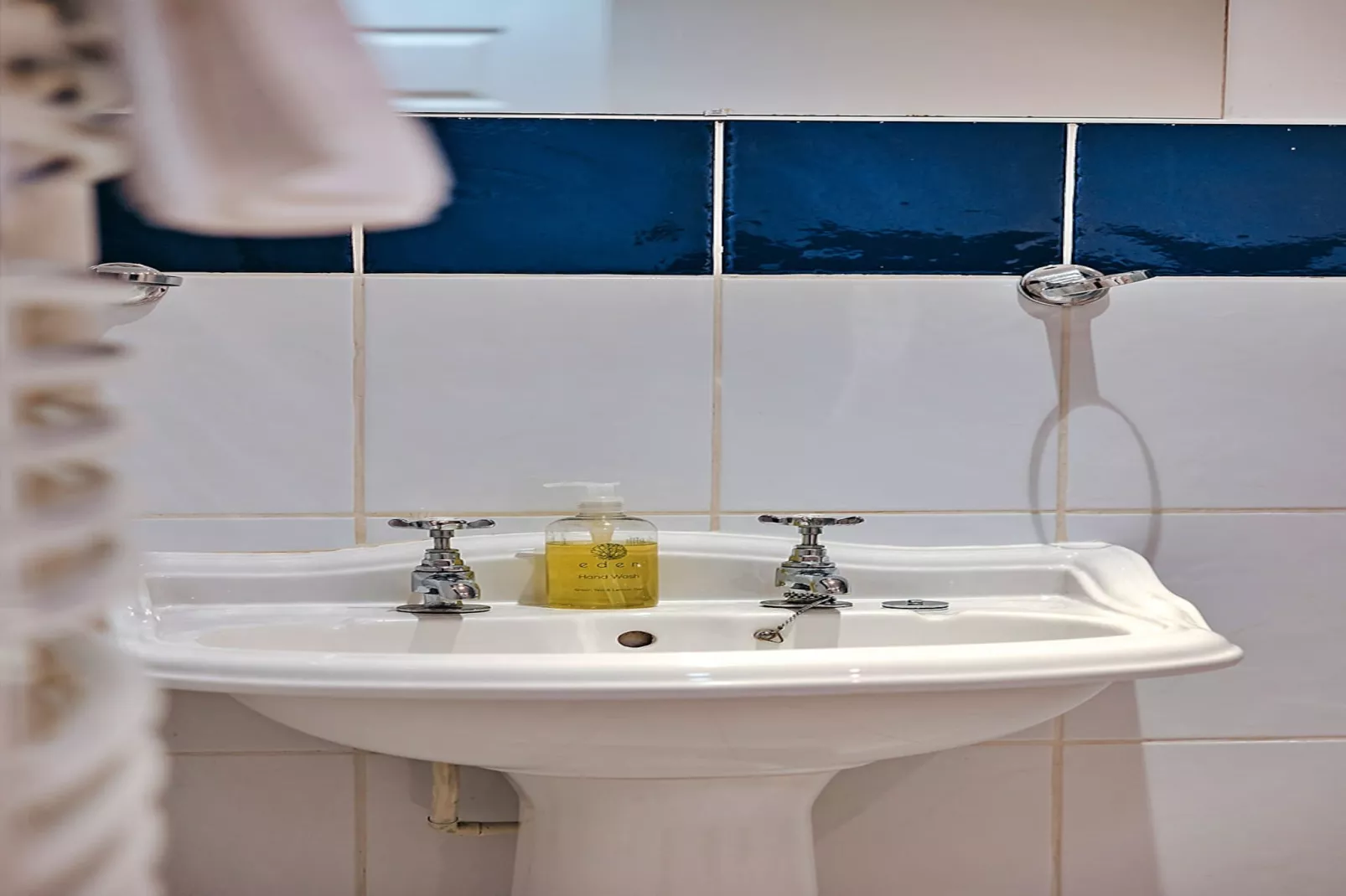 Netley Hall - Peach Tree-Bathroom