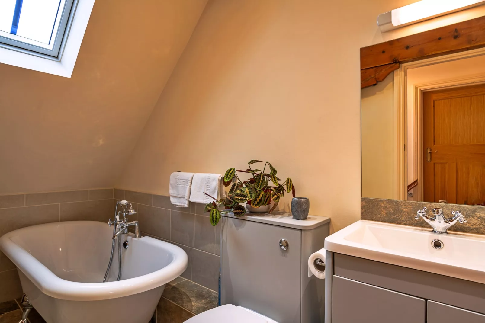 Lower School Cottages-Bathroom