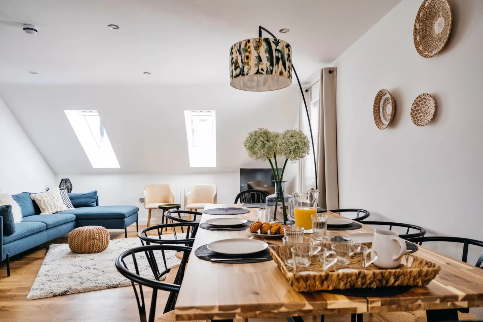 Tolcarne Stay - Luxury Newquay Apartment-Dining room