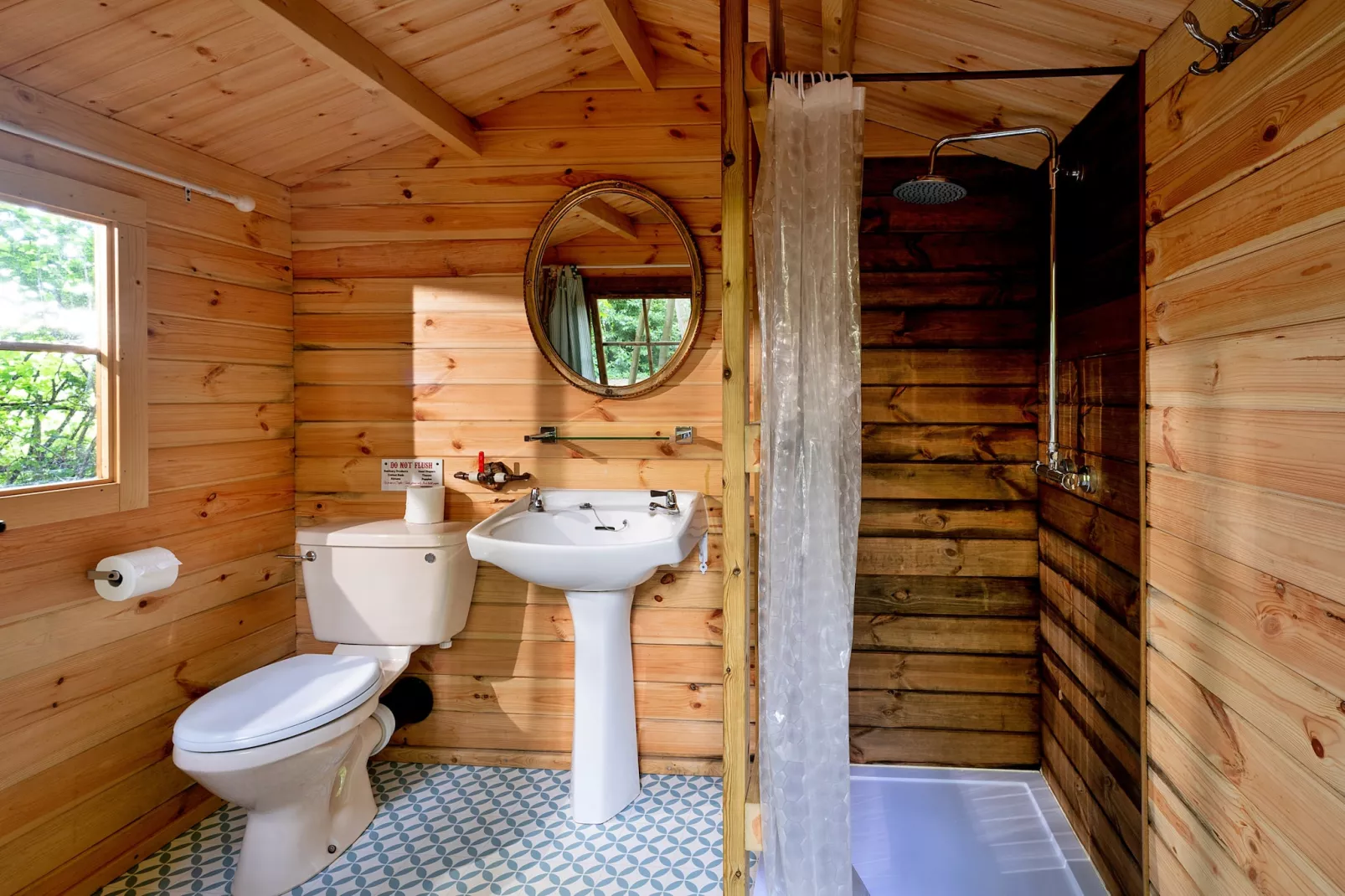 Bluebelle Glamping Pod-Bathroom