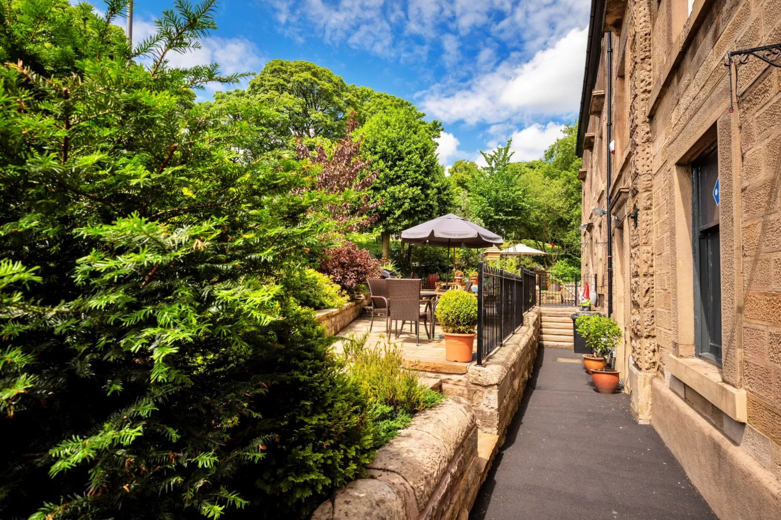 The Old Post Office Apartment 2-Gardens summer
