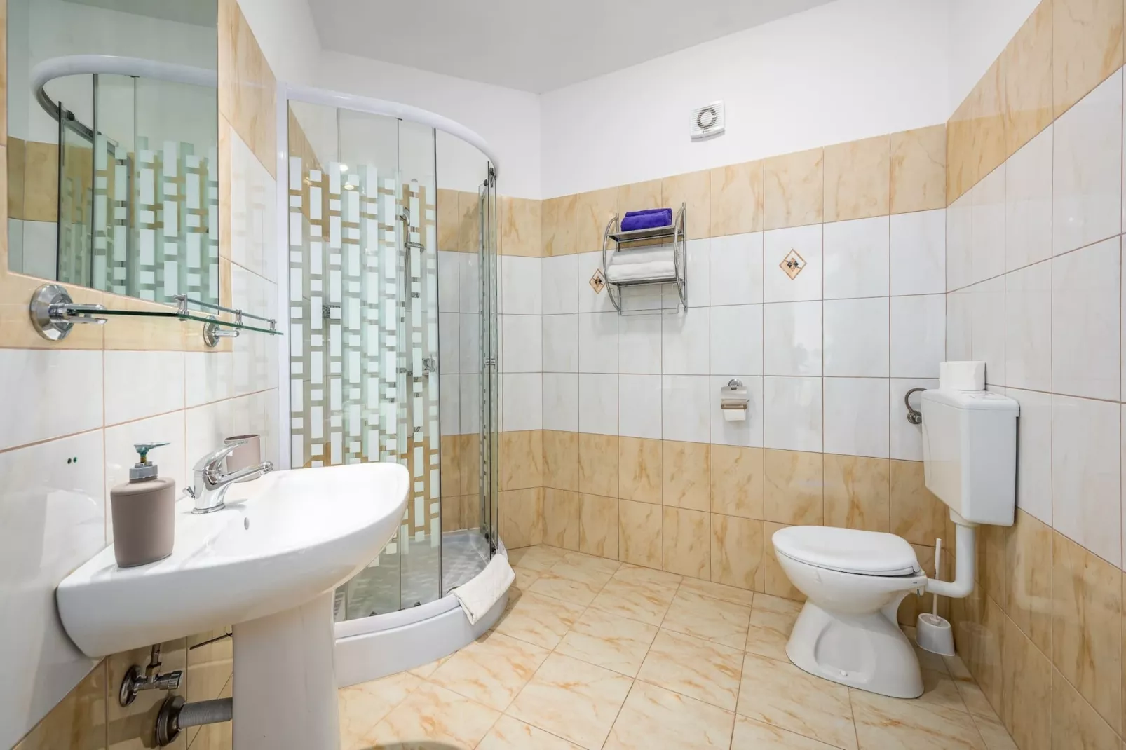 Lara 7 - Shared Pool, Sauna, Jacuzzi-Badezimmer