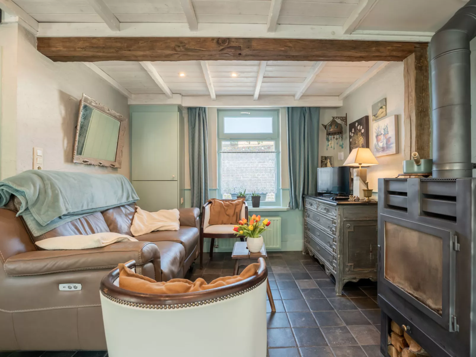 Gigi - quit and rustic cottage-Inside