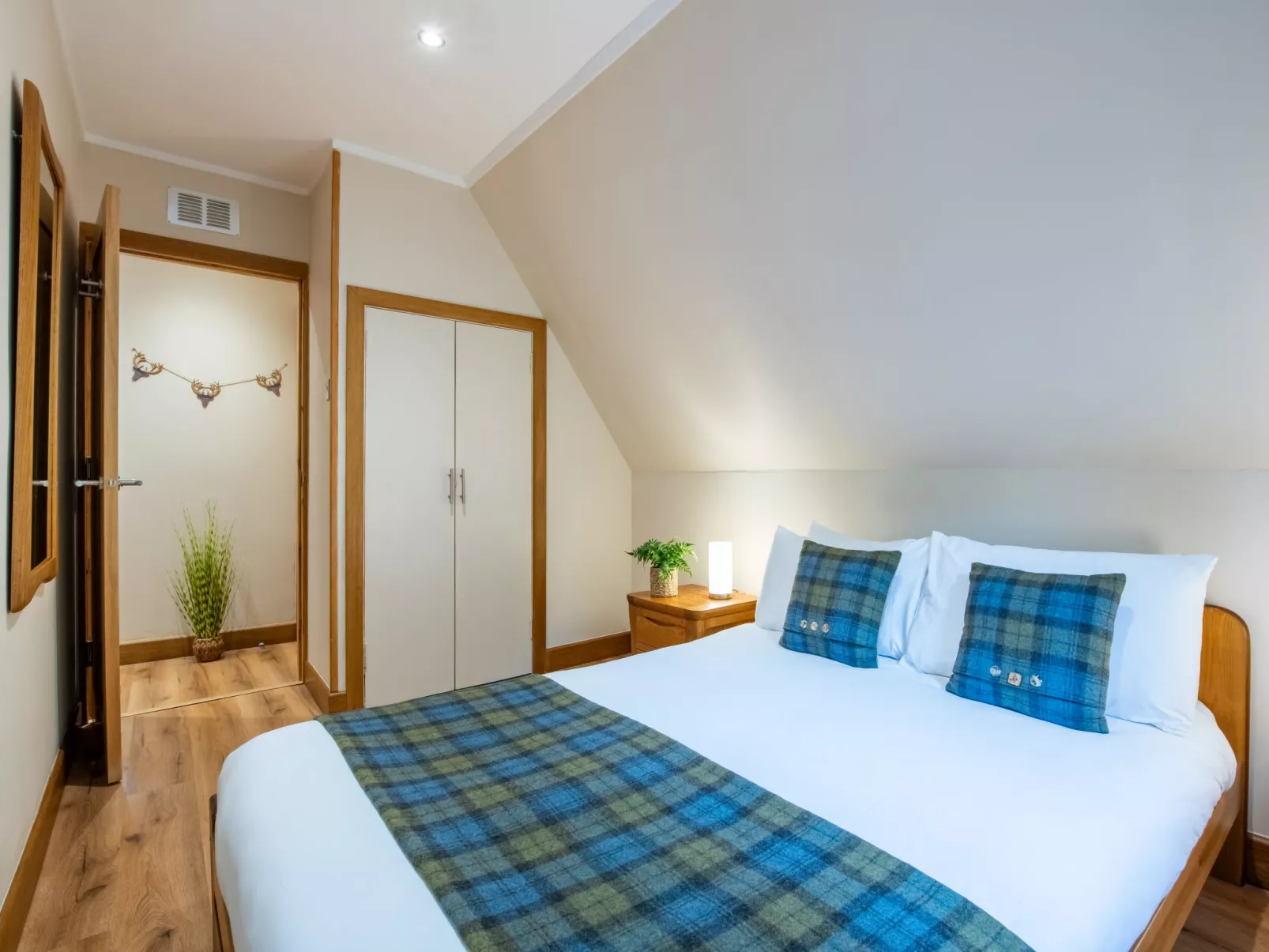 Heron Lodge-Inside
