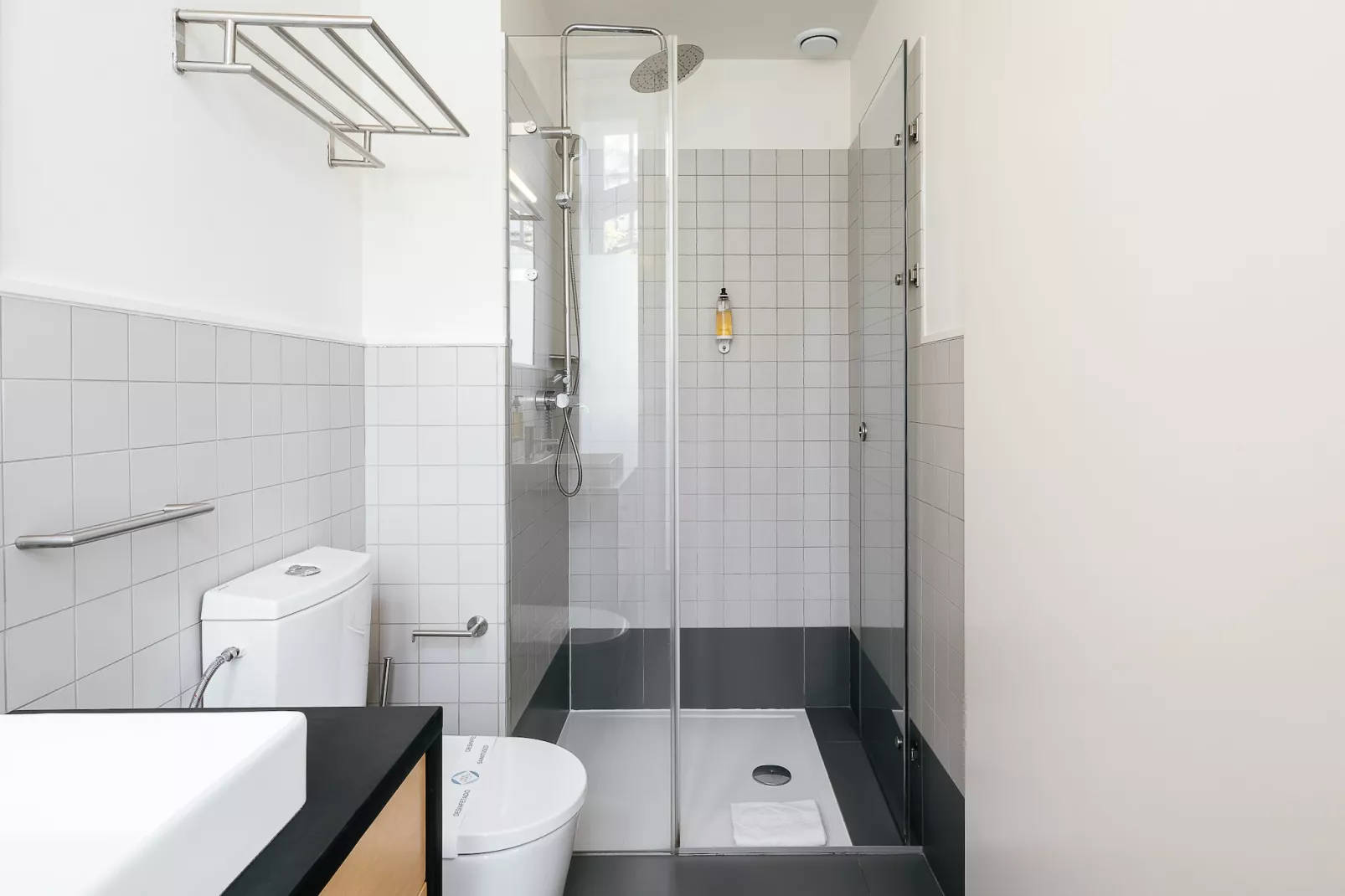 Cotton Cozy Nightlife Studio 201-Bathroom