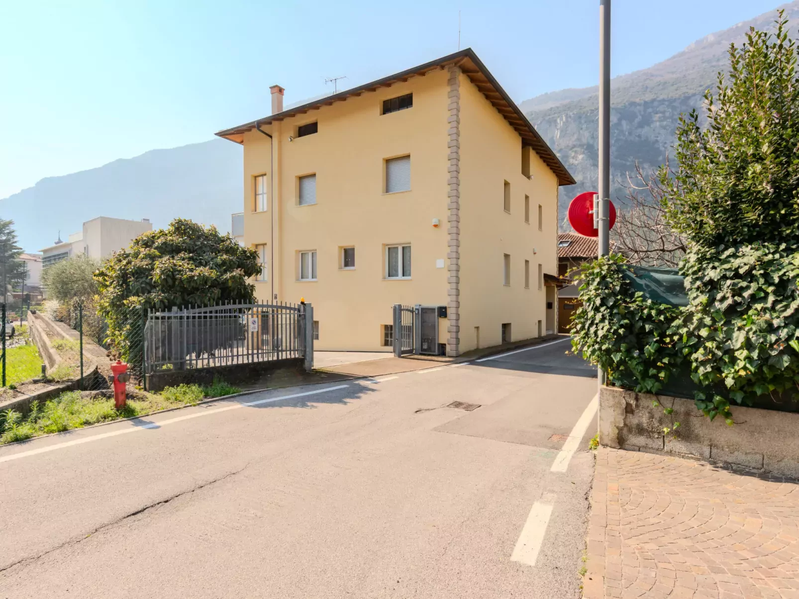 Calicantus - Nespolo-Outside