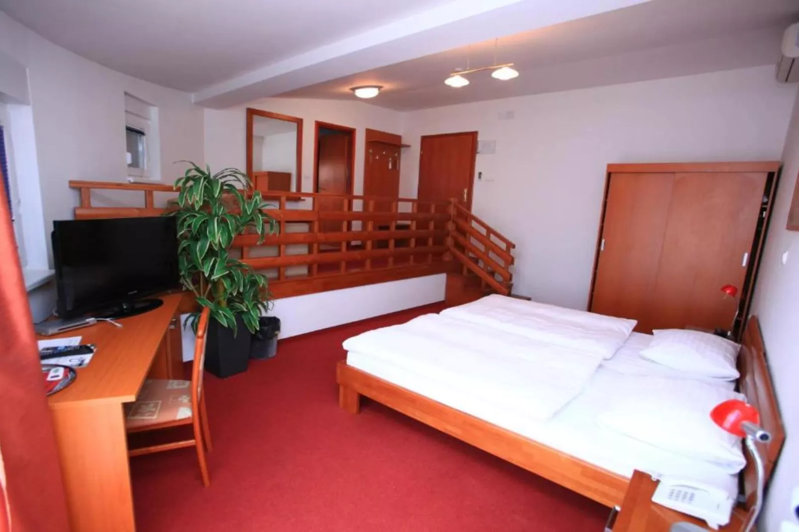 Hotel Orion - Triple Room with Mountain View-Schlafzimmer