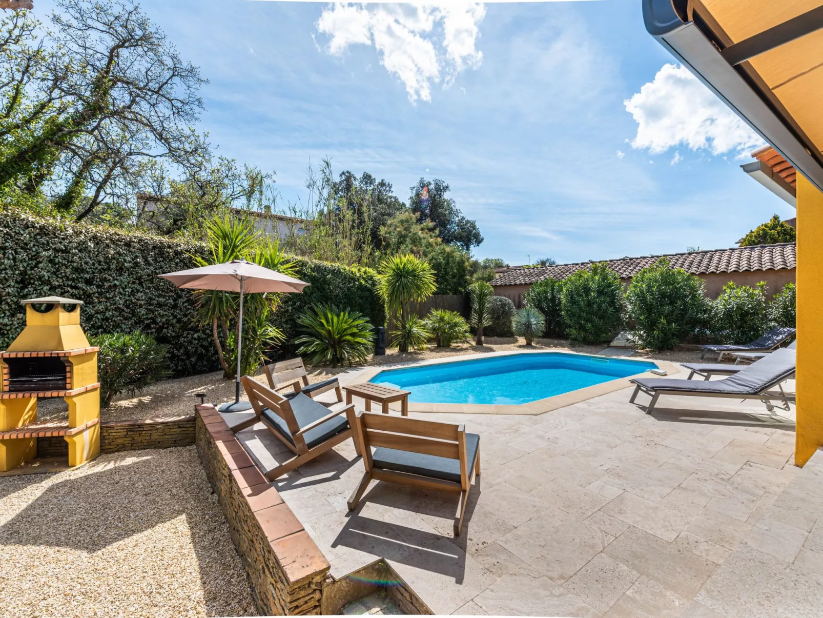 Le Clos du Mûrier-Outside