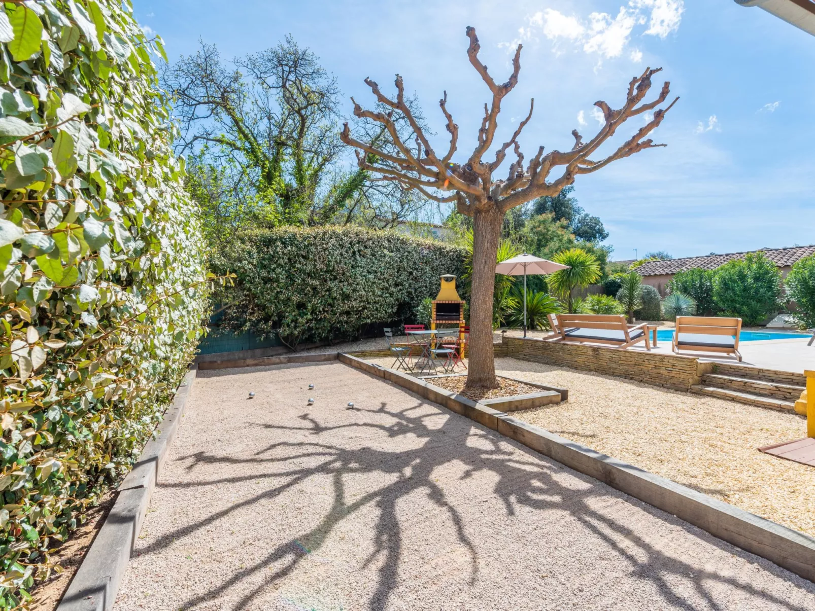 Le Clos du Mûrier-Outside