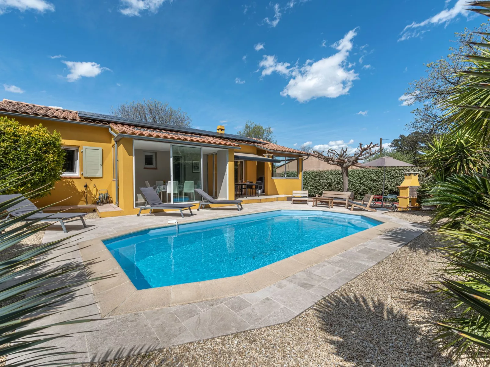 Le Clos du Mûrier-Outside