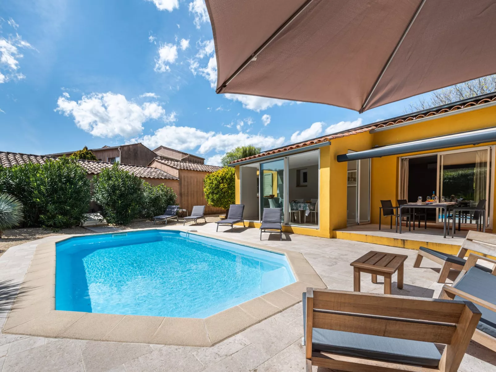 Le Clos du Mûrier-Outside