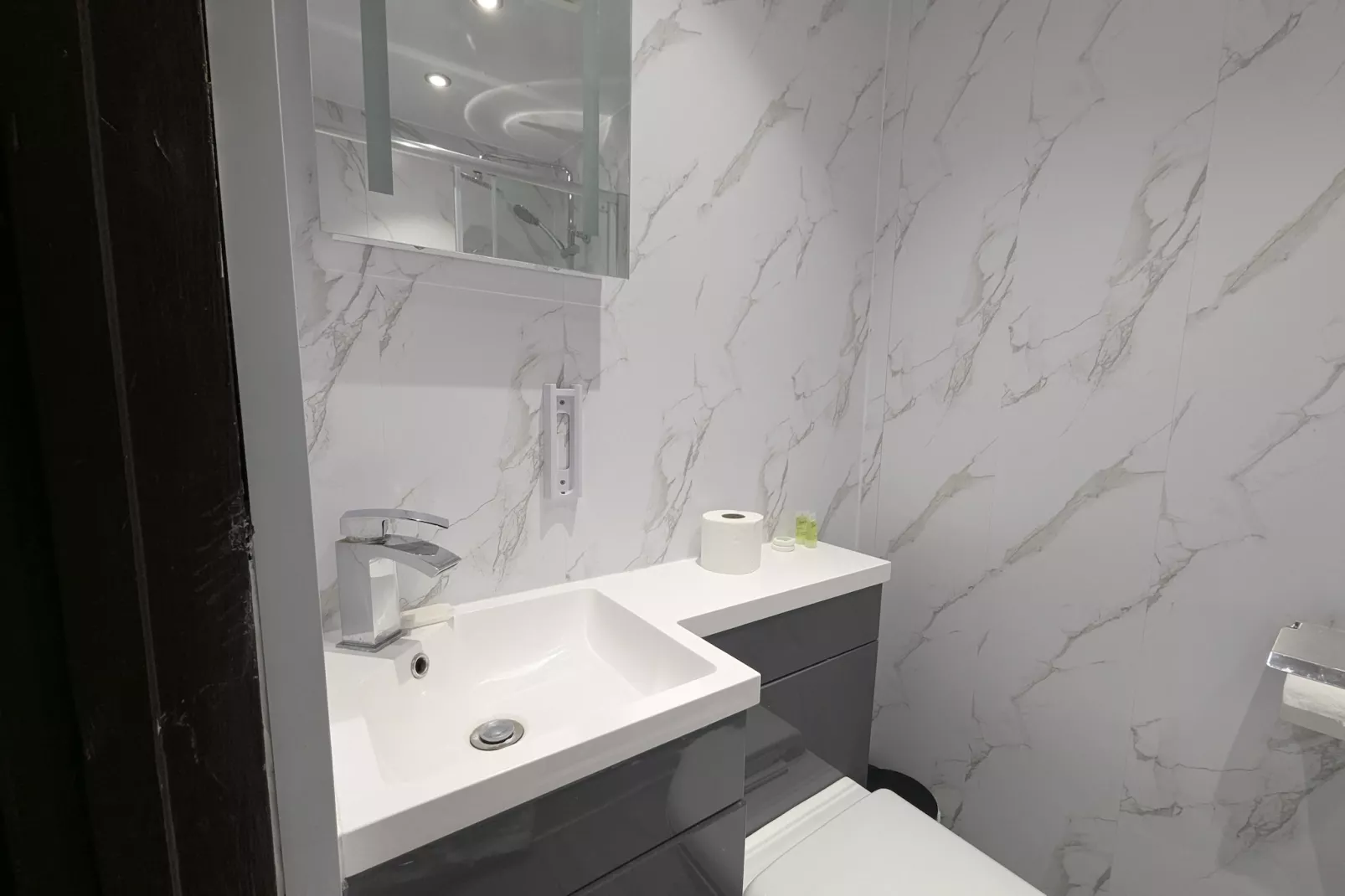 Firs Sta Single-Bathroom