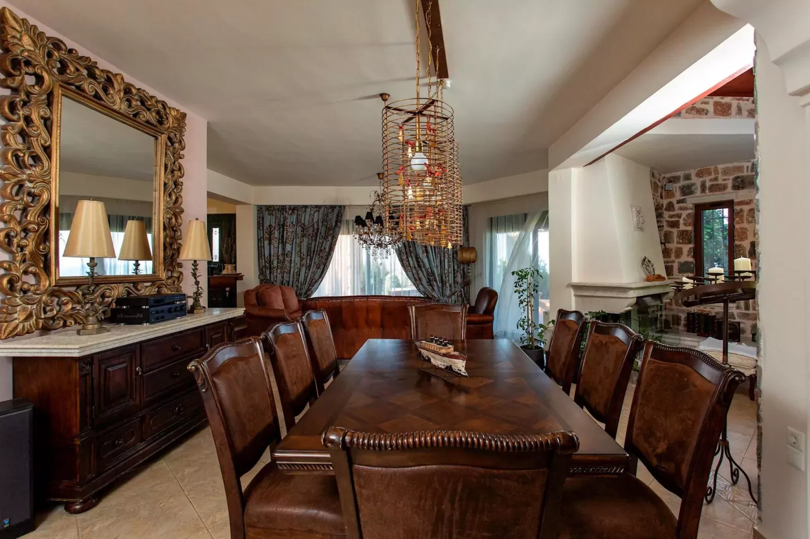 Golden Crest Villa-Dining room