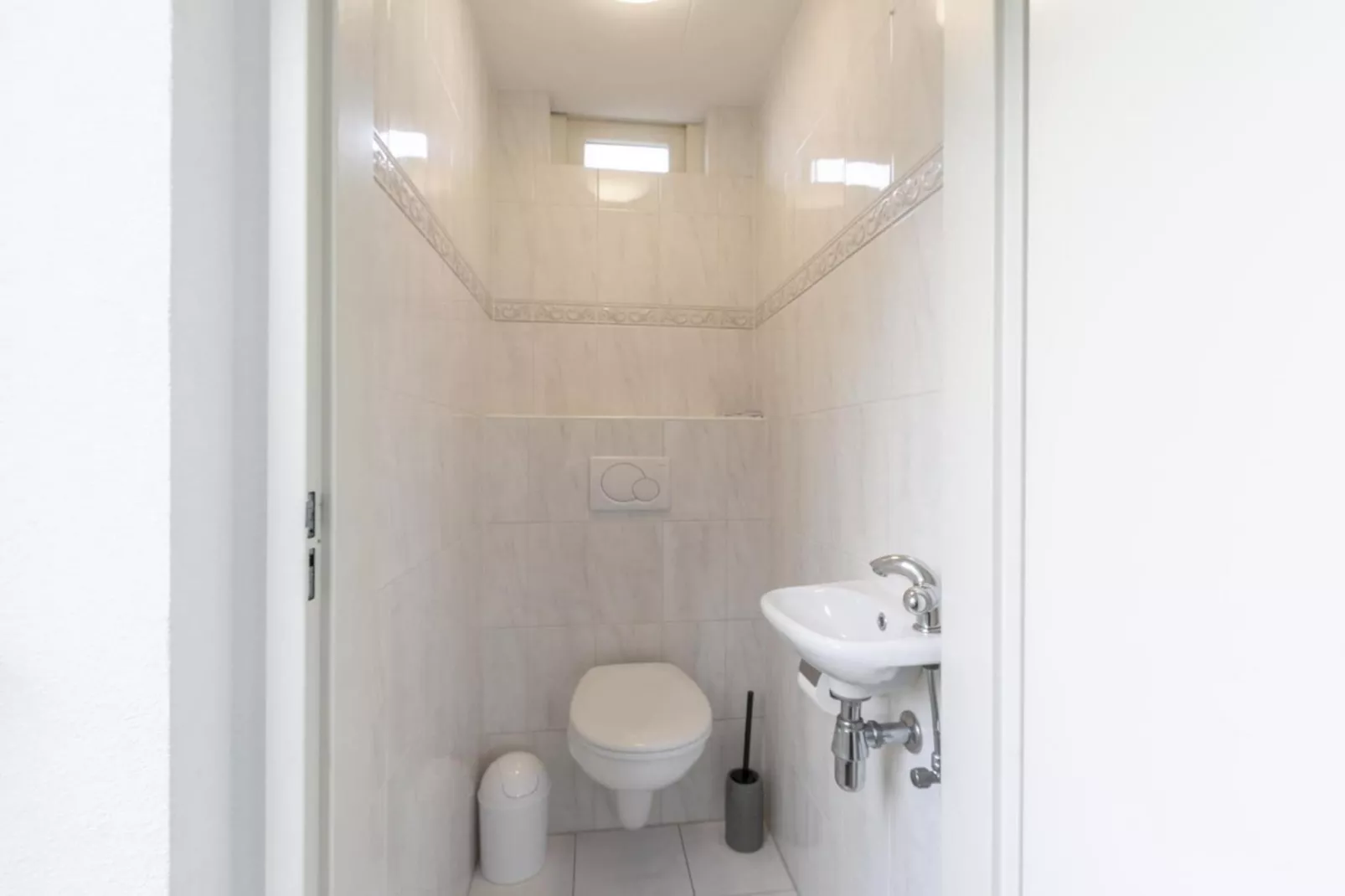 Eureka 83-Bathroom