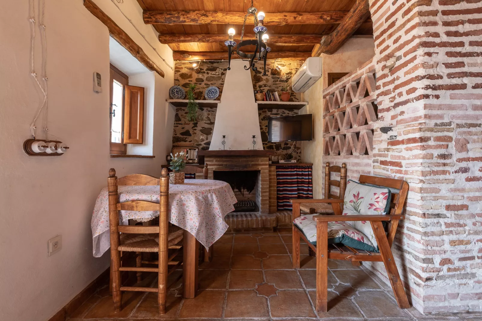 El Porton-Dining room