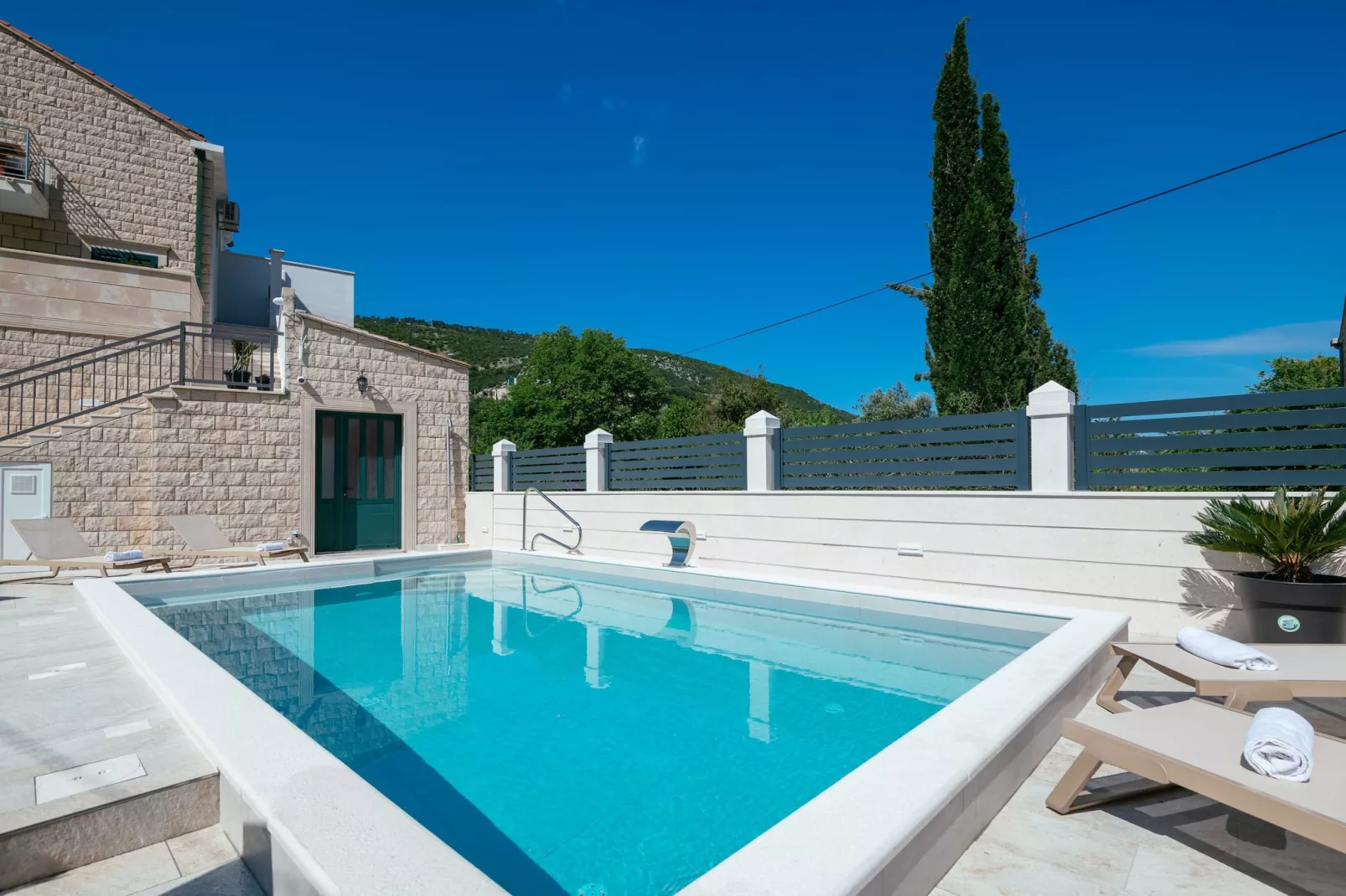Apartments Azzurro- One Bedroom Apartment with Terrace and Hot Tub ( Azzurro II-gornji)-Piscine