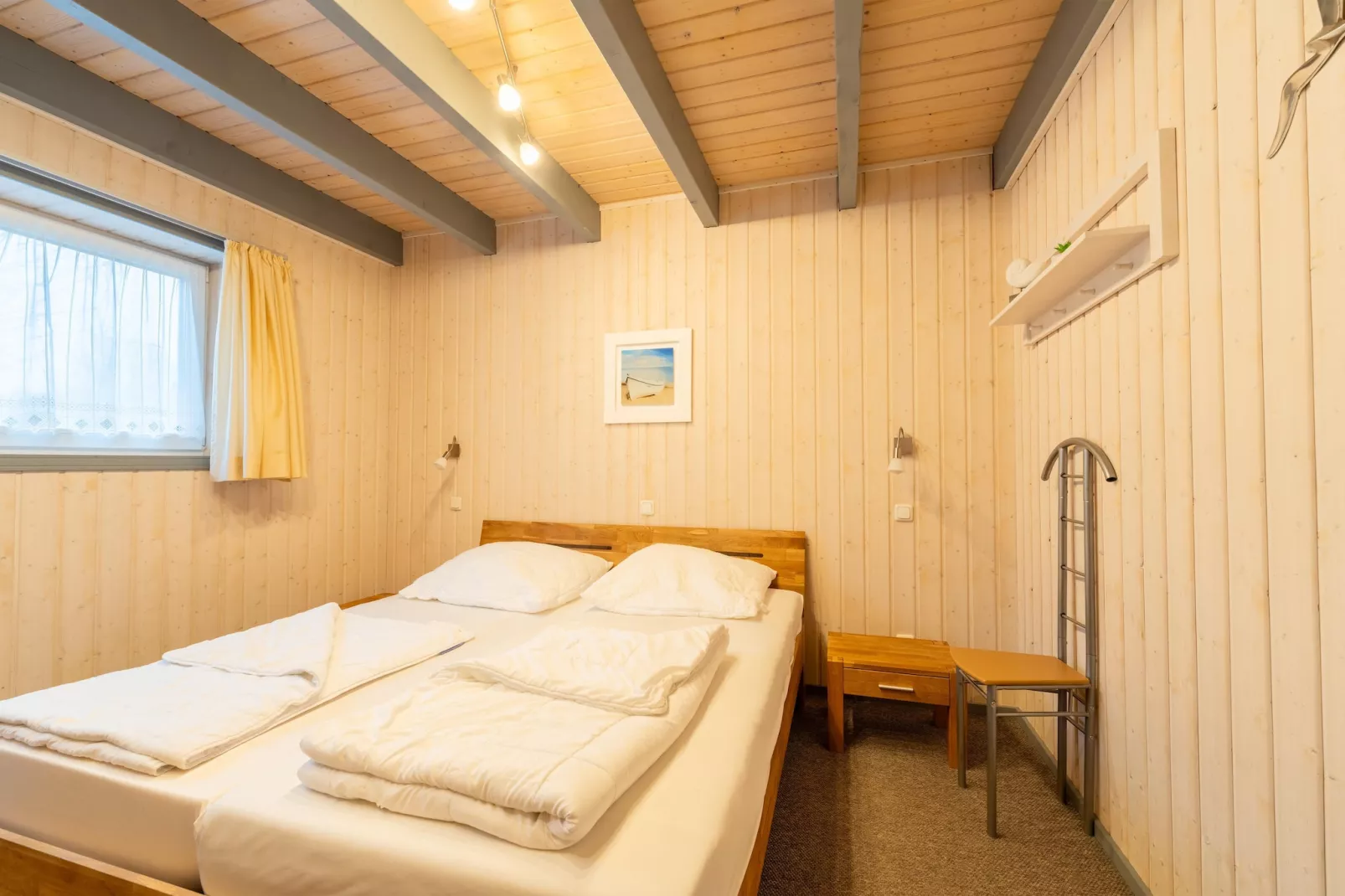 Schwan 290-Bedroom