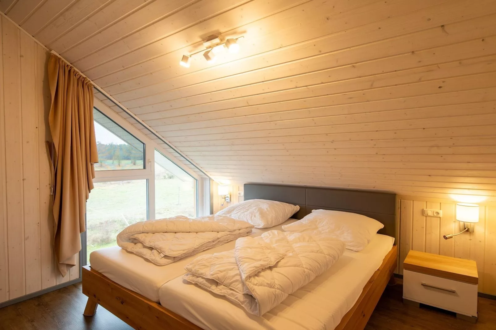 Schwan 307-Bedroom