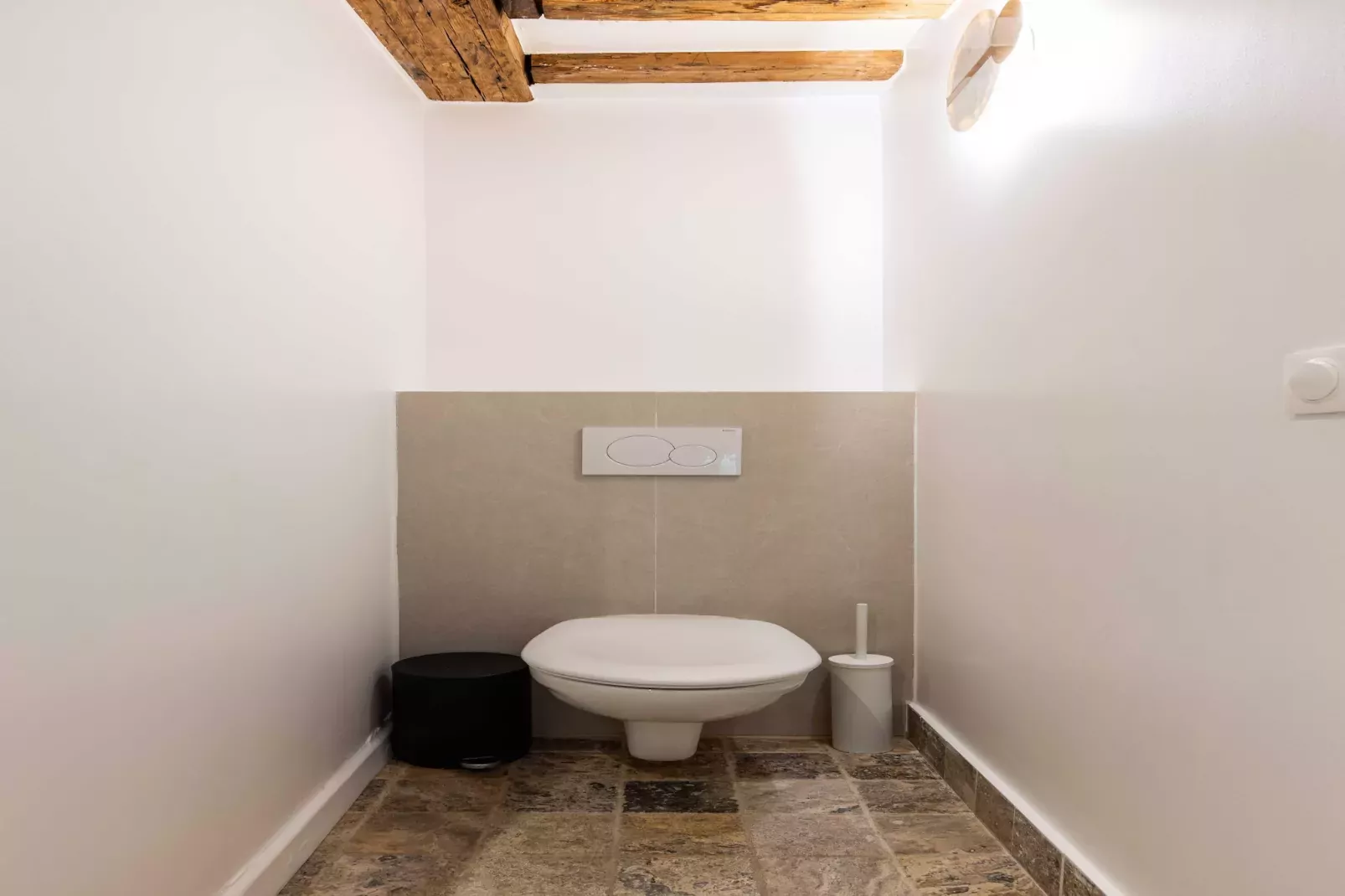 EC-2-COMMINES-Bathroom