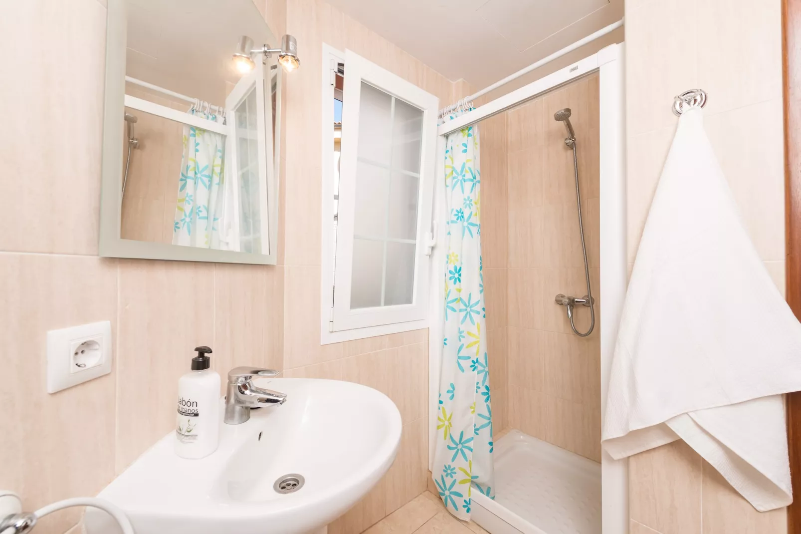 Villa Rosa-Image-tags.