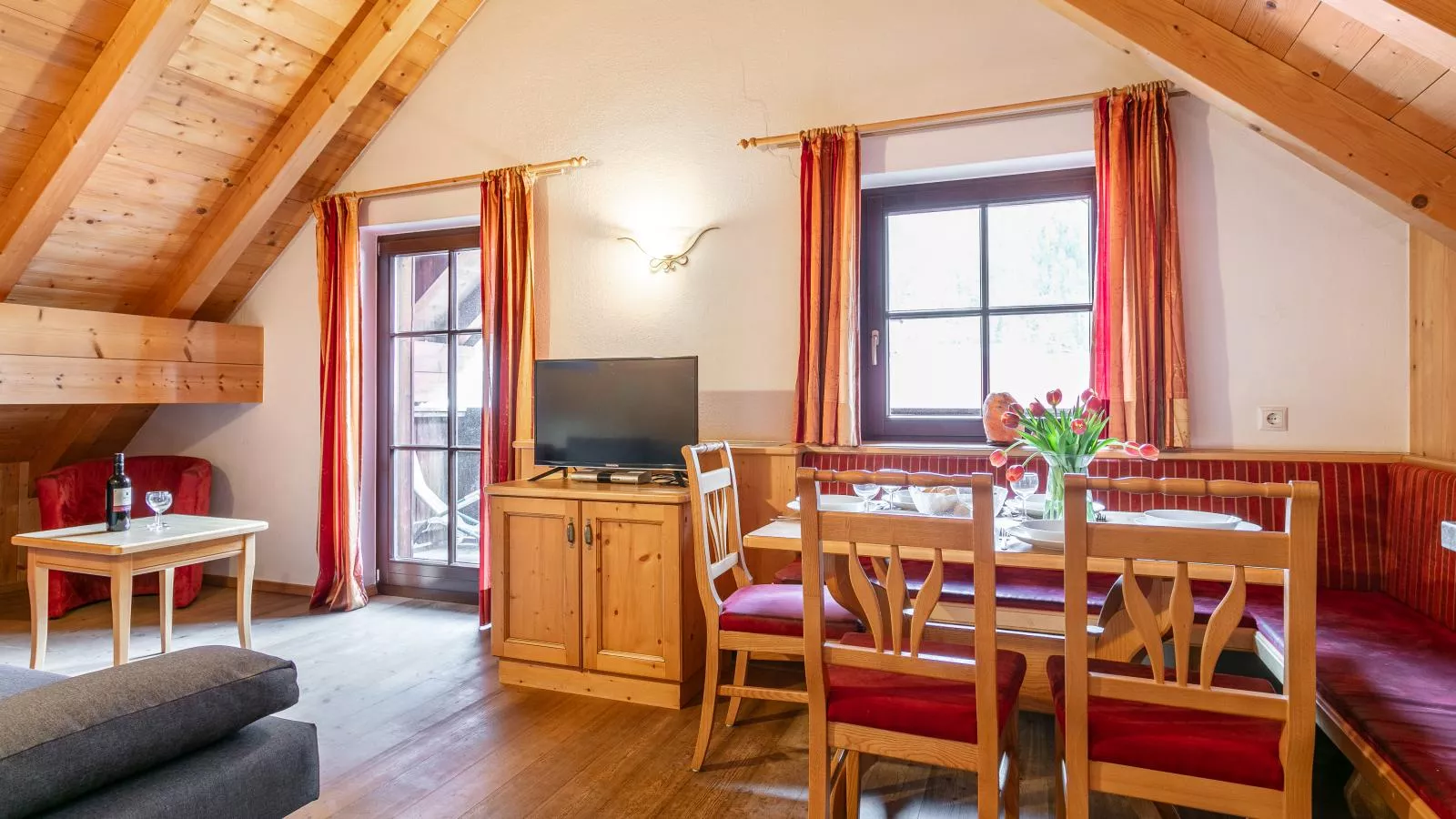 Schweizerhof Apfelrose-Dining room
