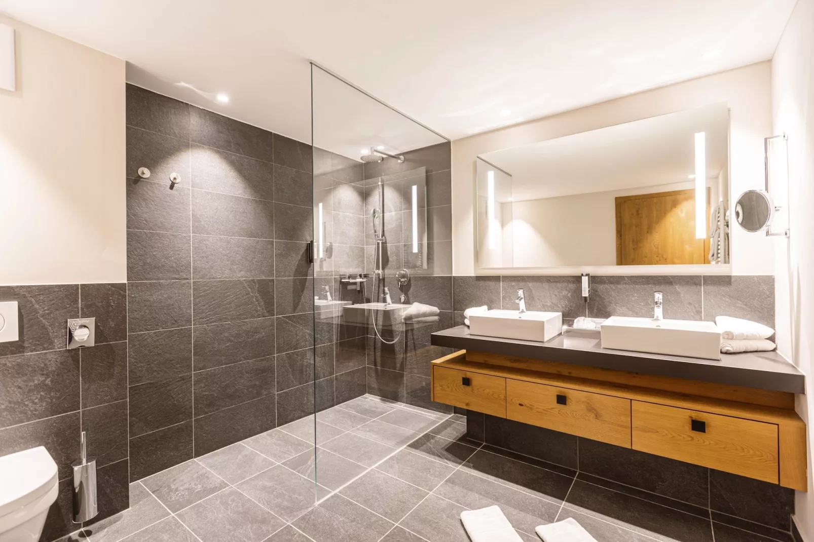 Bergresort Zugspitze Ehrwald 12-Bathroom