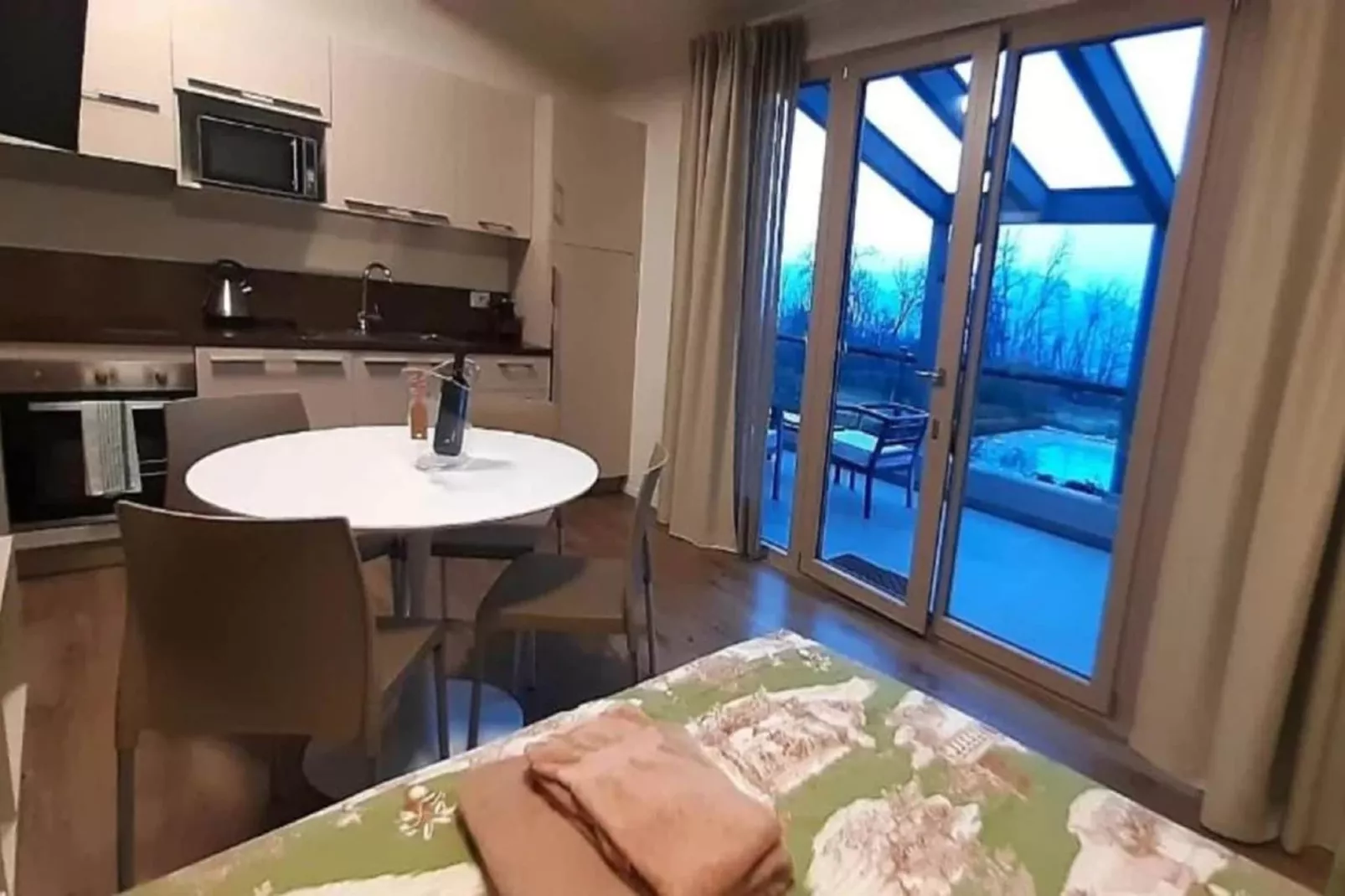 Chalet piscina-Living room