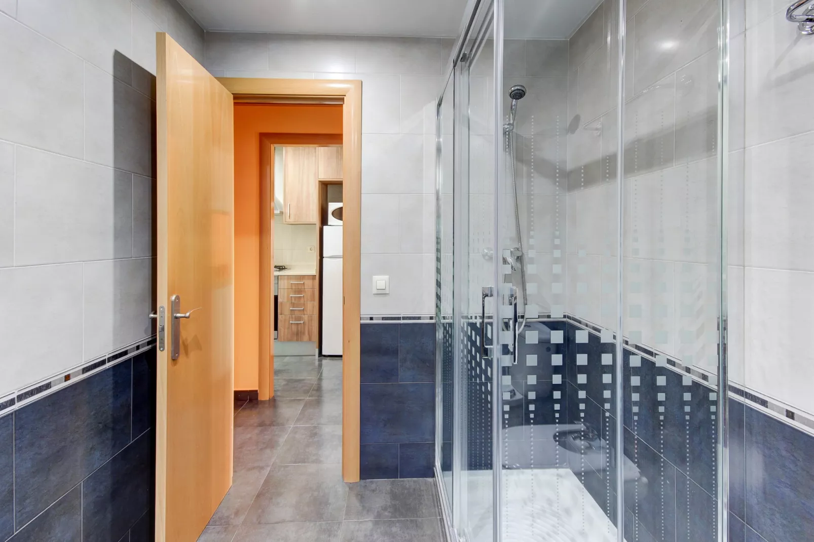 RESIDENCE DE LA PLAGE BJS 3 Roses-Badezimmer