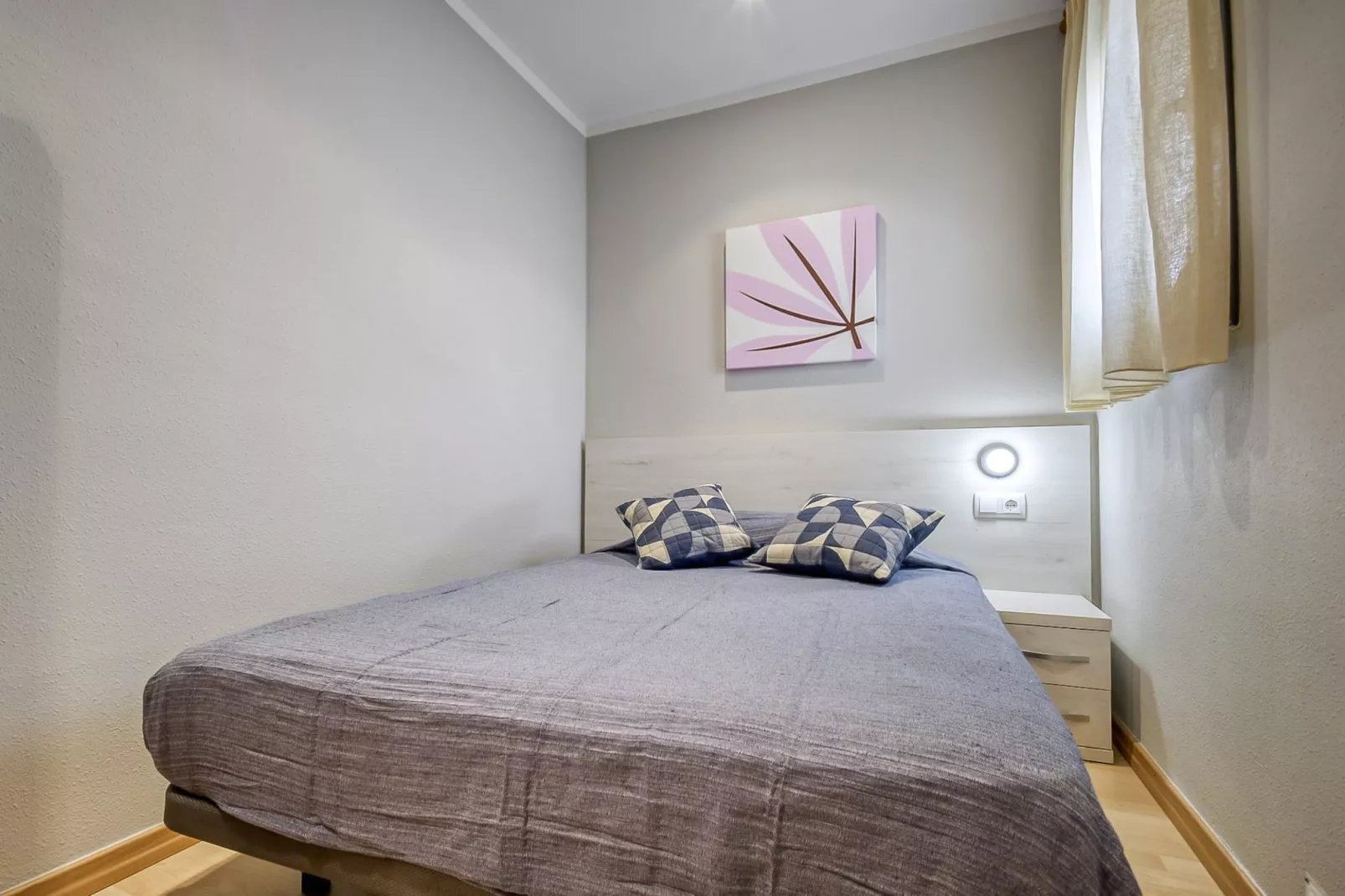 P.C. GREGAL 4 ATICO Roses-Bedroom