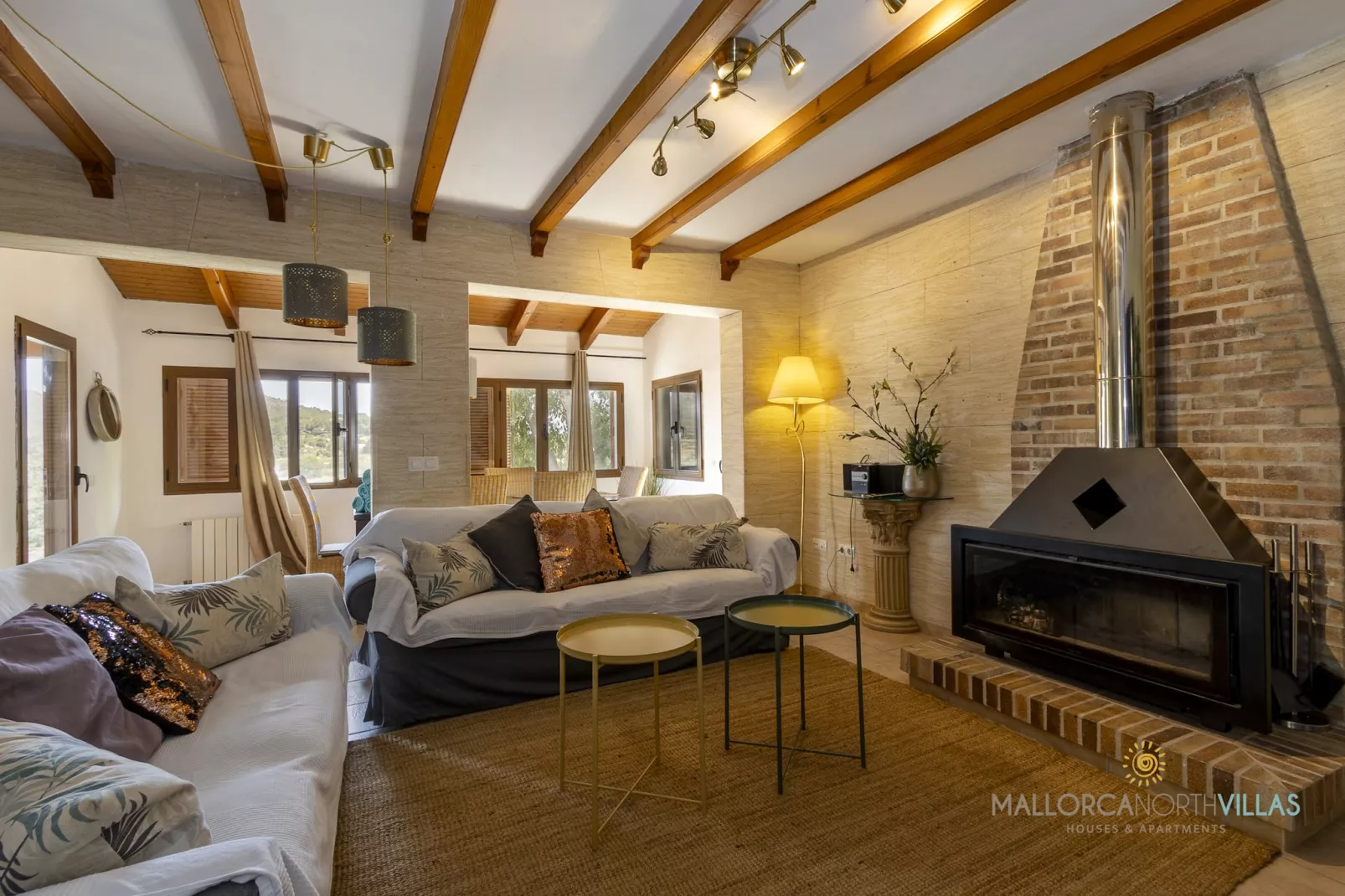Villa Alejandra con piscina privada y gran jardín-Salon