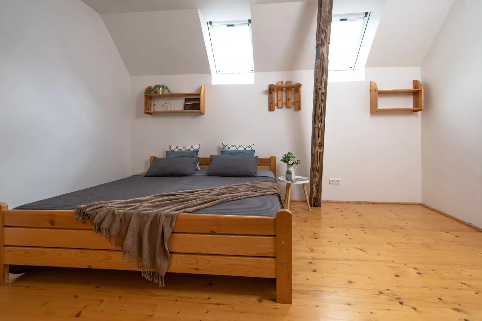 Lesany SLJK425-Bedroom