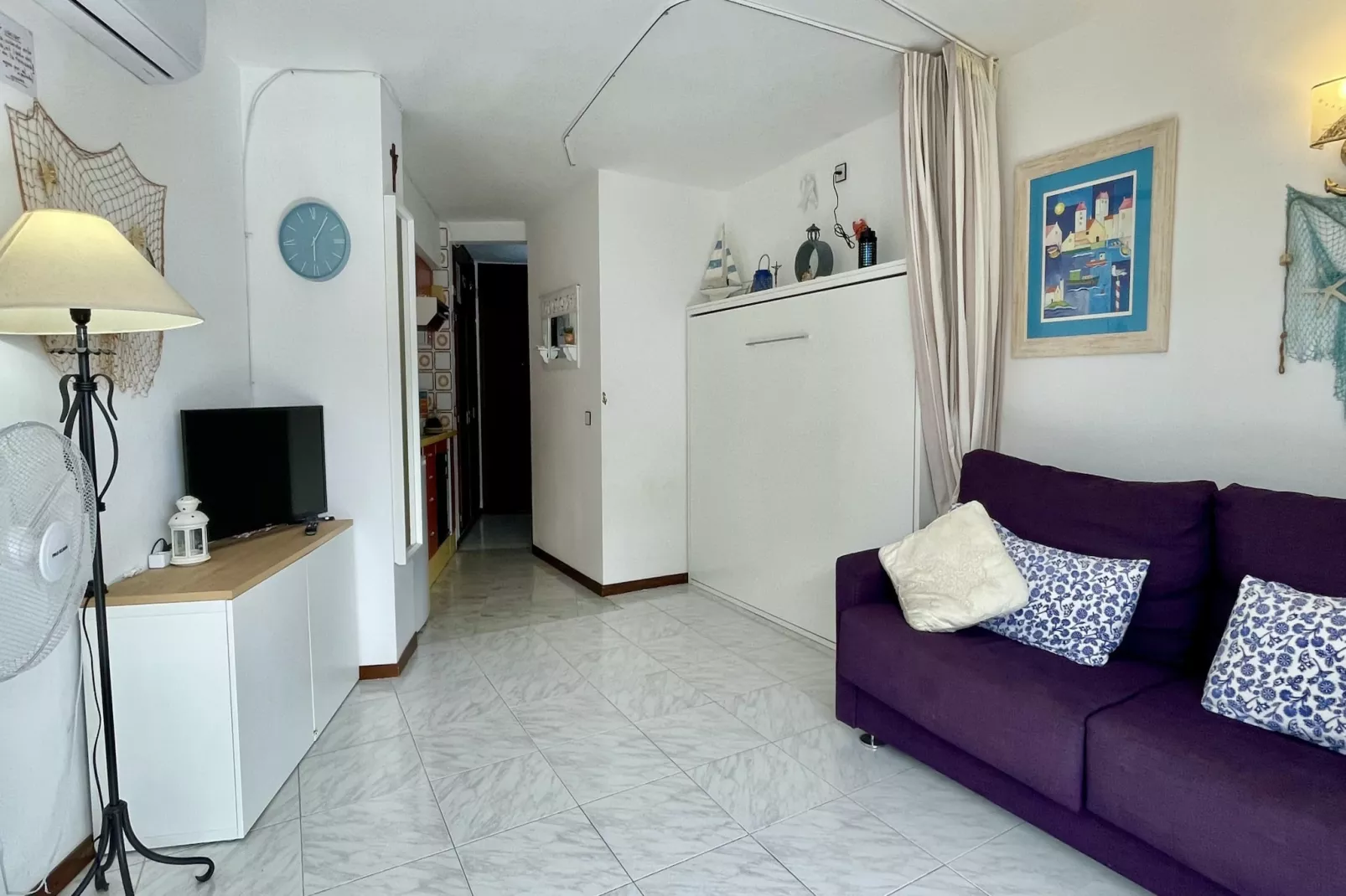 MEDES PARK I 5-1-Living room