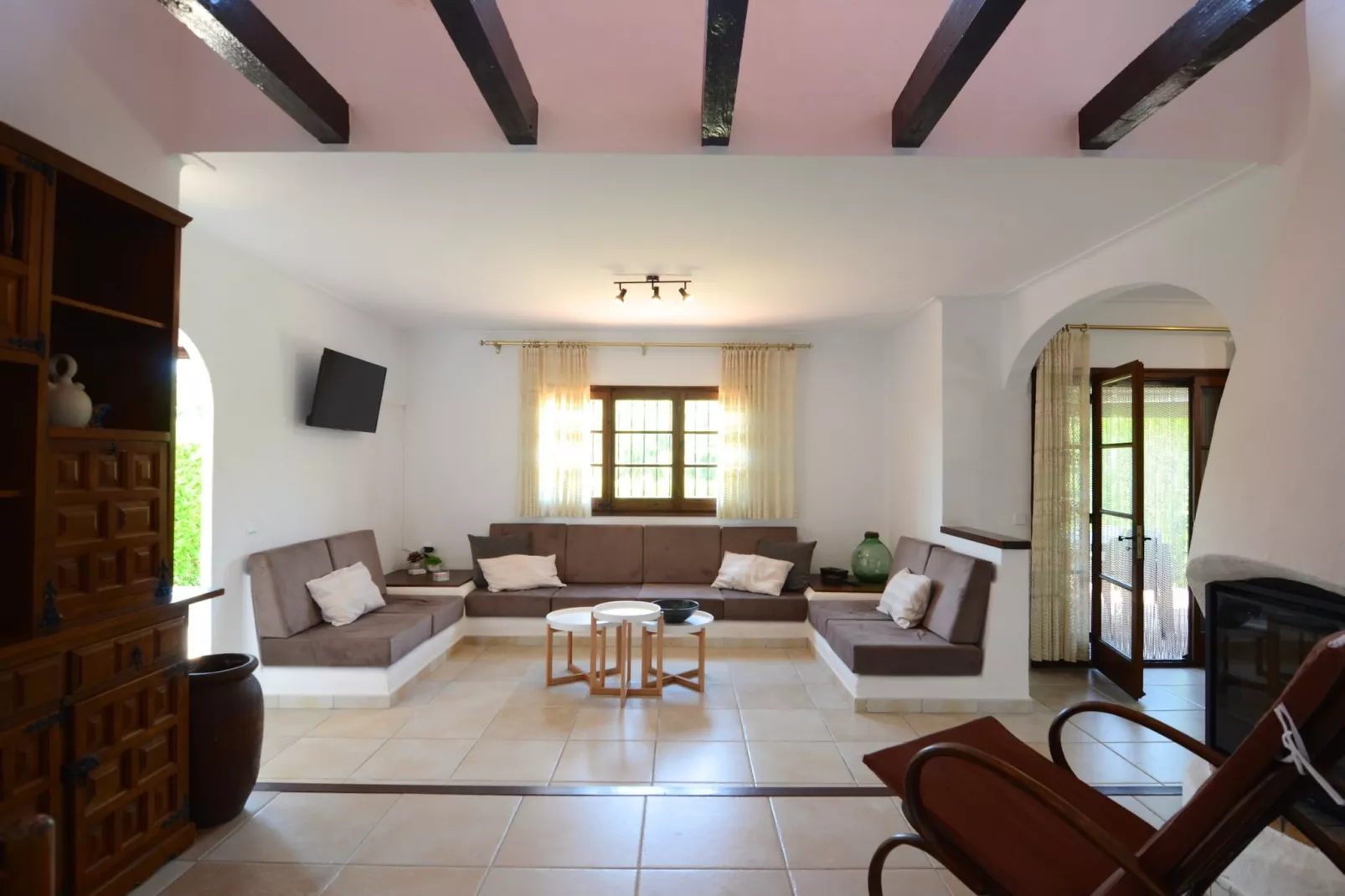 LES ACACIES 10-Living room