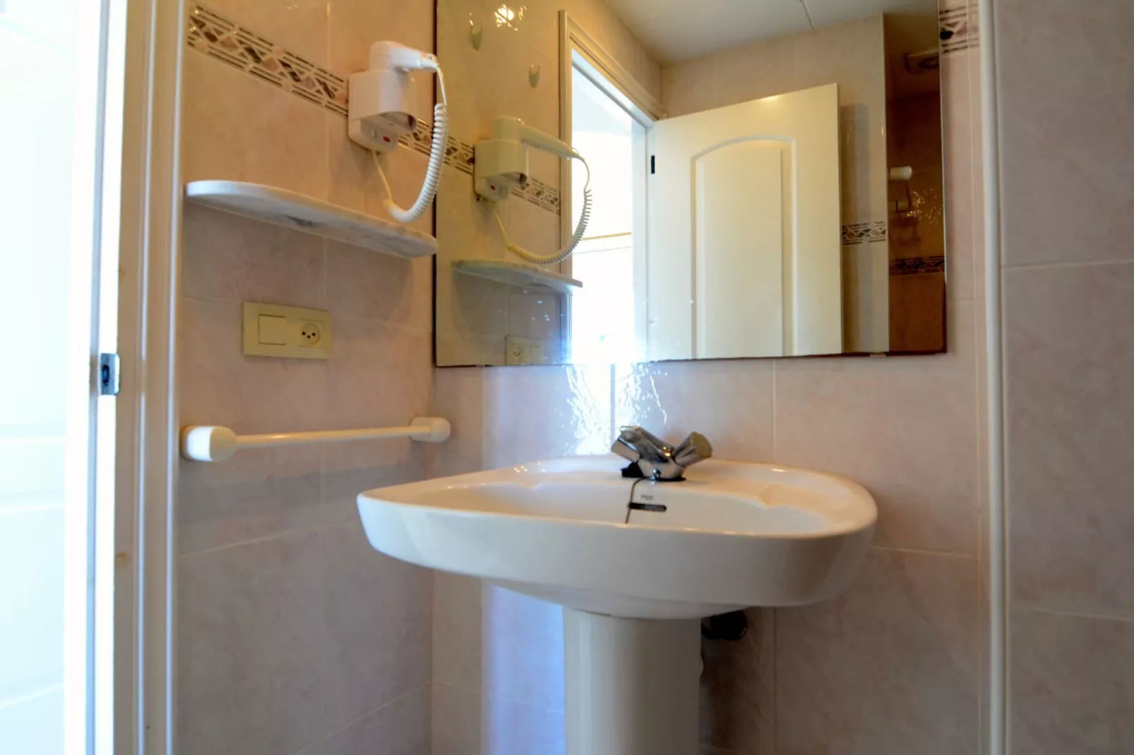 TREPUTXELL 2-1-Bathroom