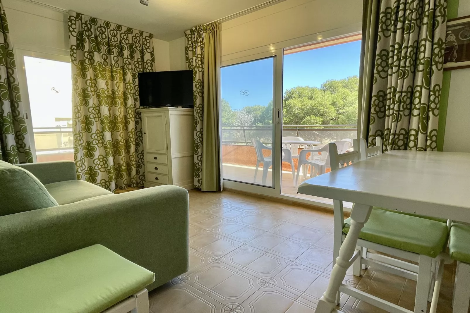 SALLES BEACH 33-Living room