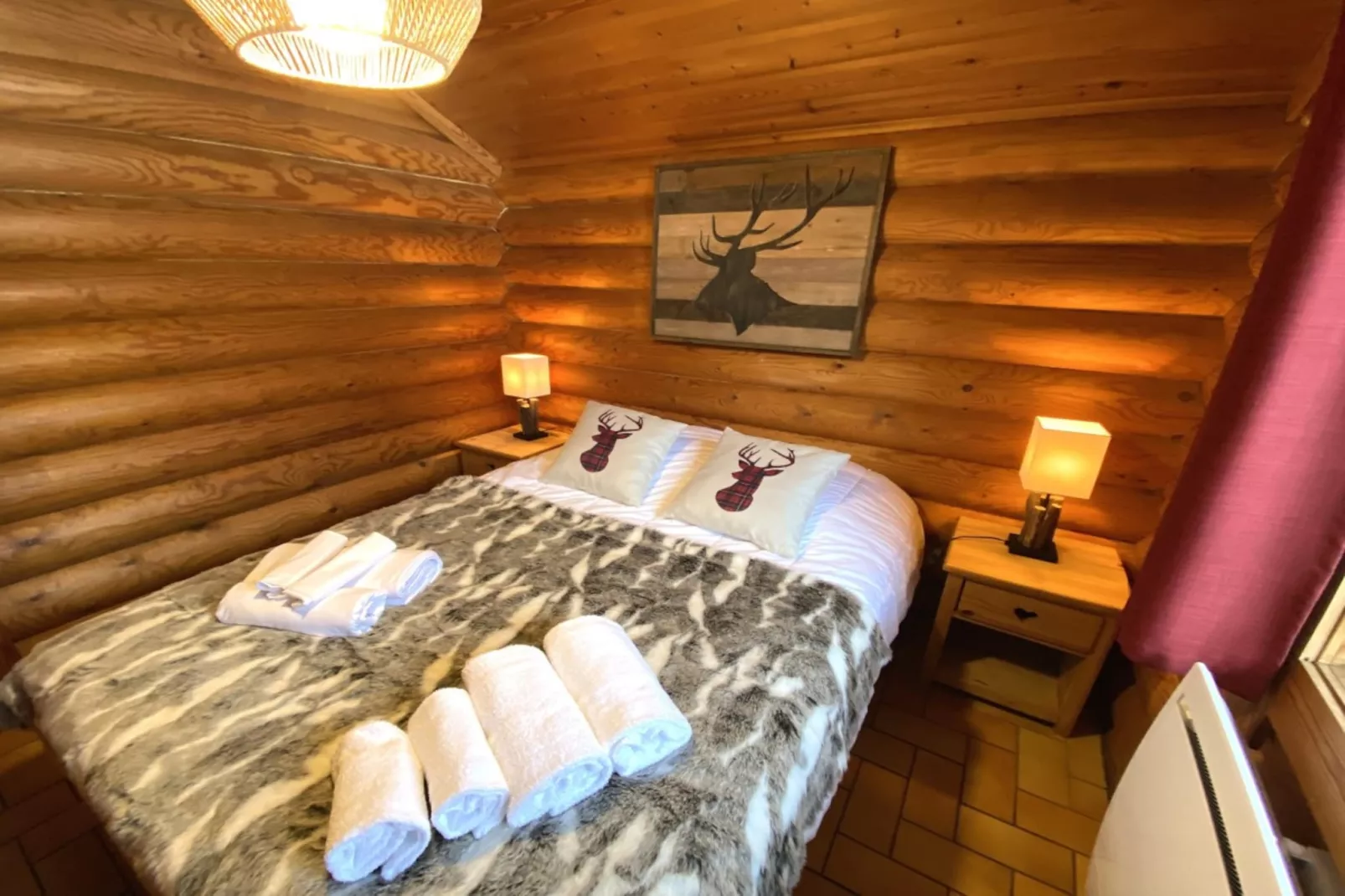 LE GRAND CERF  Chalet en rondins avec SPA Jacuzzi-Schlafzimmer