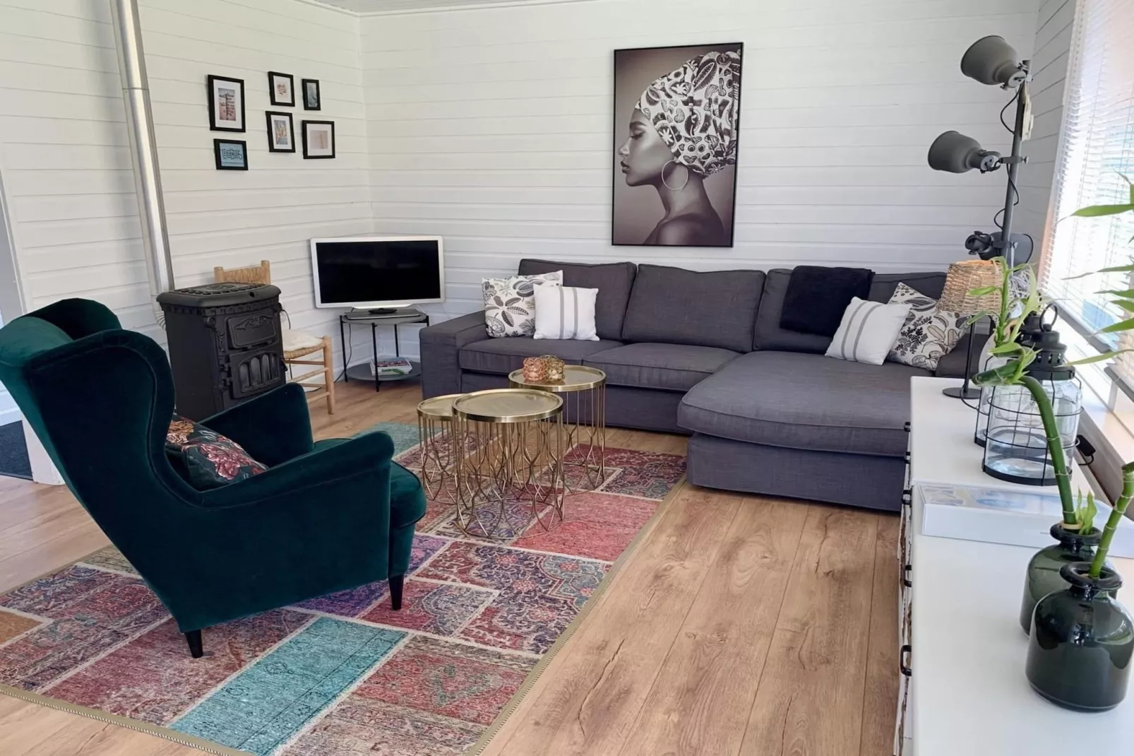 Eureka 34-Living room