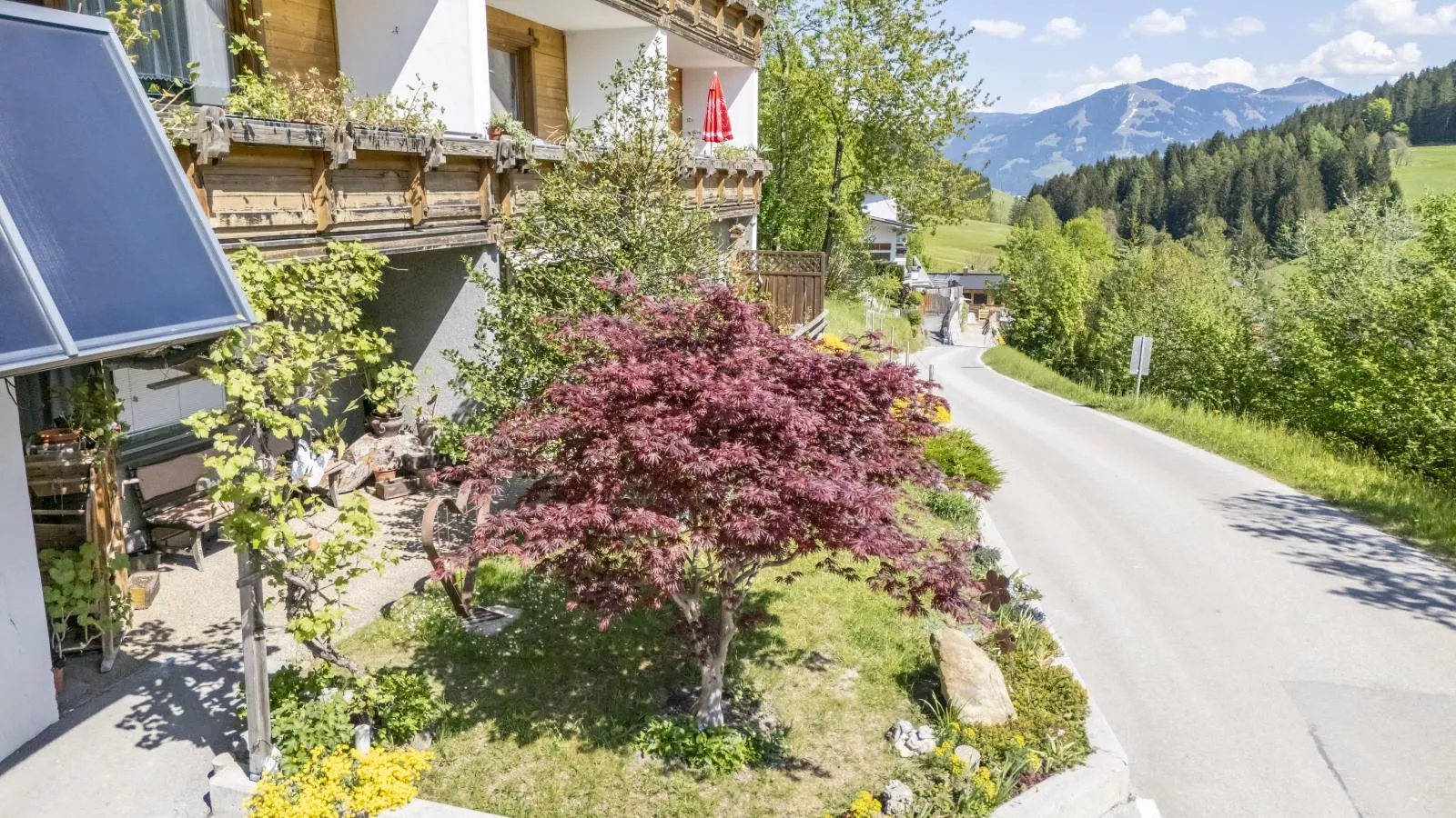 Berghof-Exterior summer