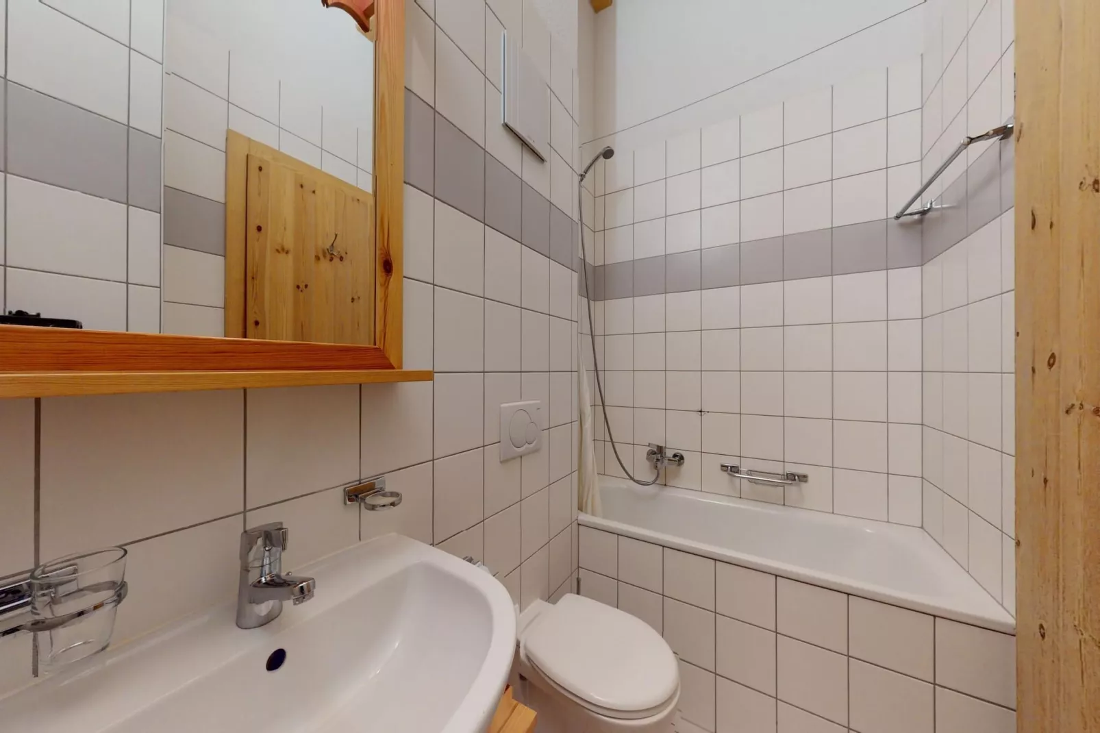Pracondu 2 502 - OUTDOOR & FUN charming apartment-Bathroom