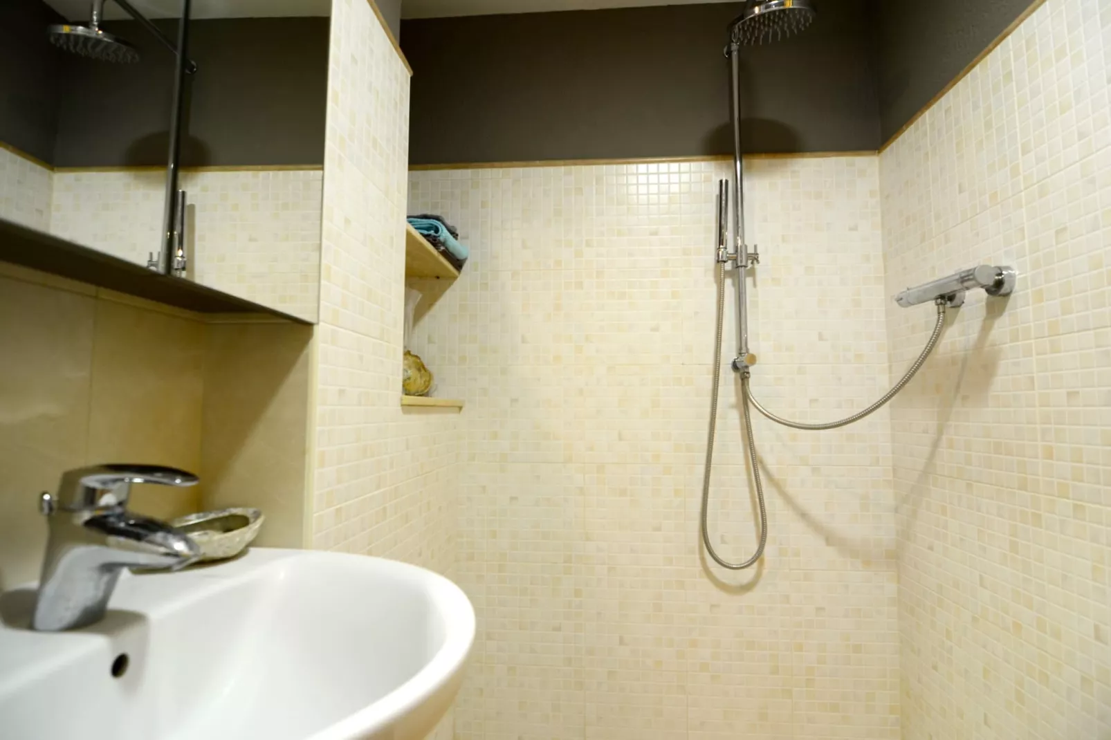 ROCAMAURA II 6-3-Badezimmer