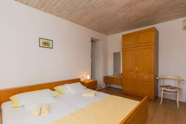 Apartments Miskovic - One Bedroom Apartment with Balcony and Sea view (Middle)-Indoor