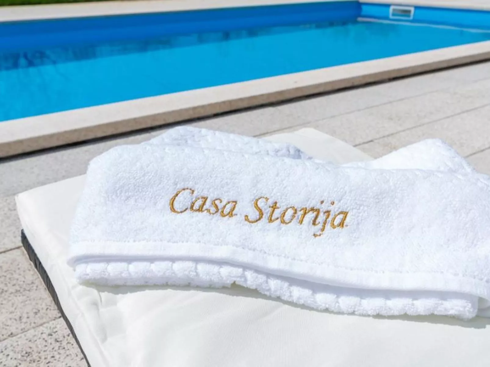 Casa Storija-Outside