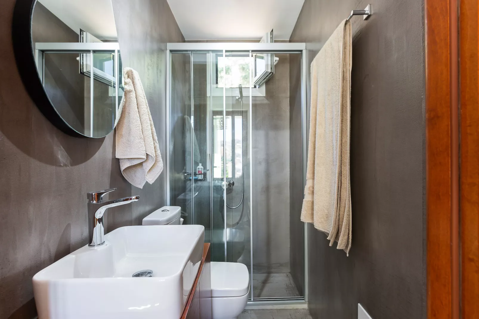 Stefanakos House-Bathroom