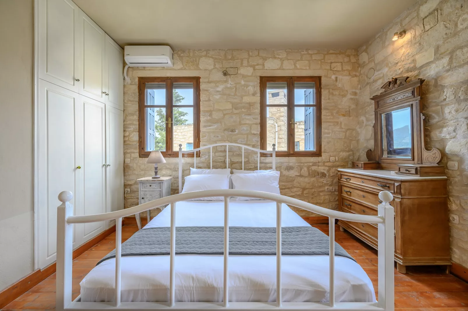 Rogalida-Bedroom