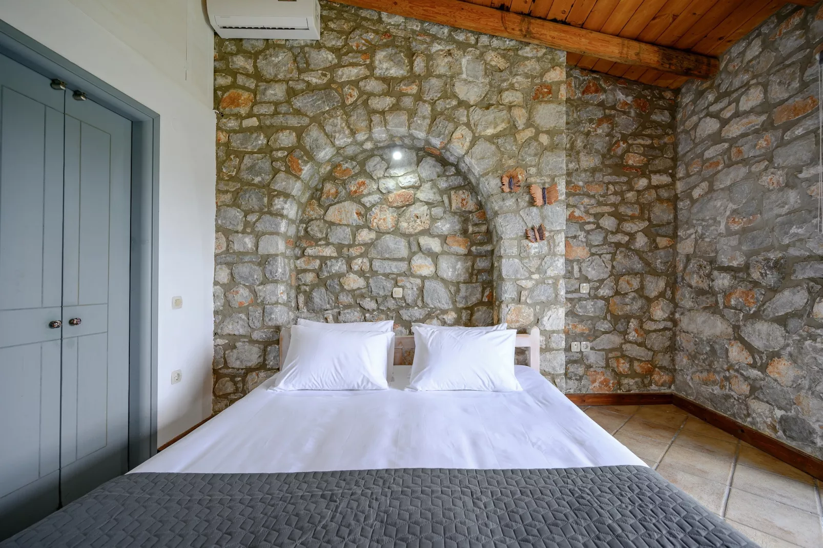 Manousaki-Bedroom