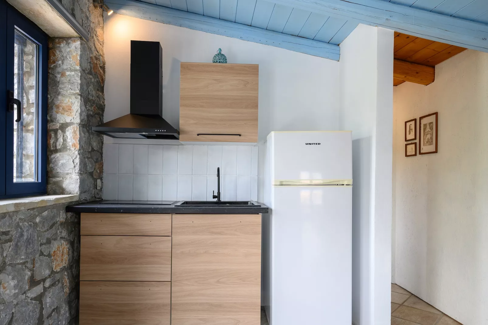Rozare-Kitchen
