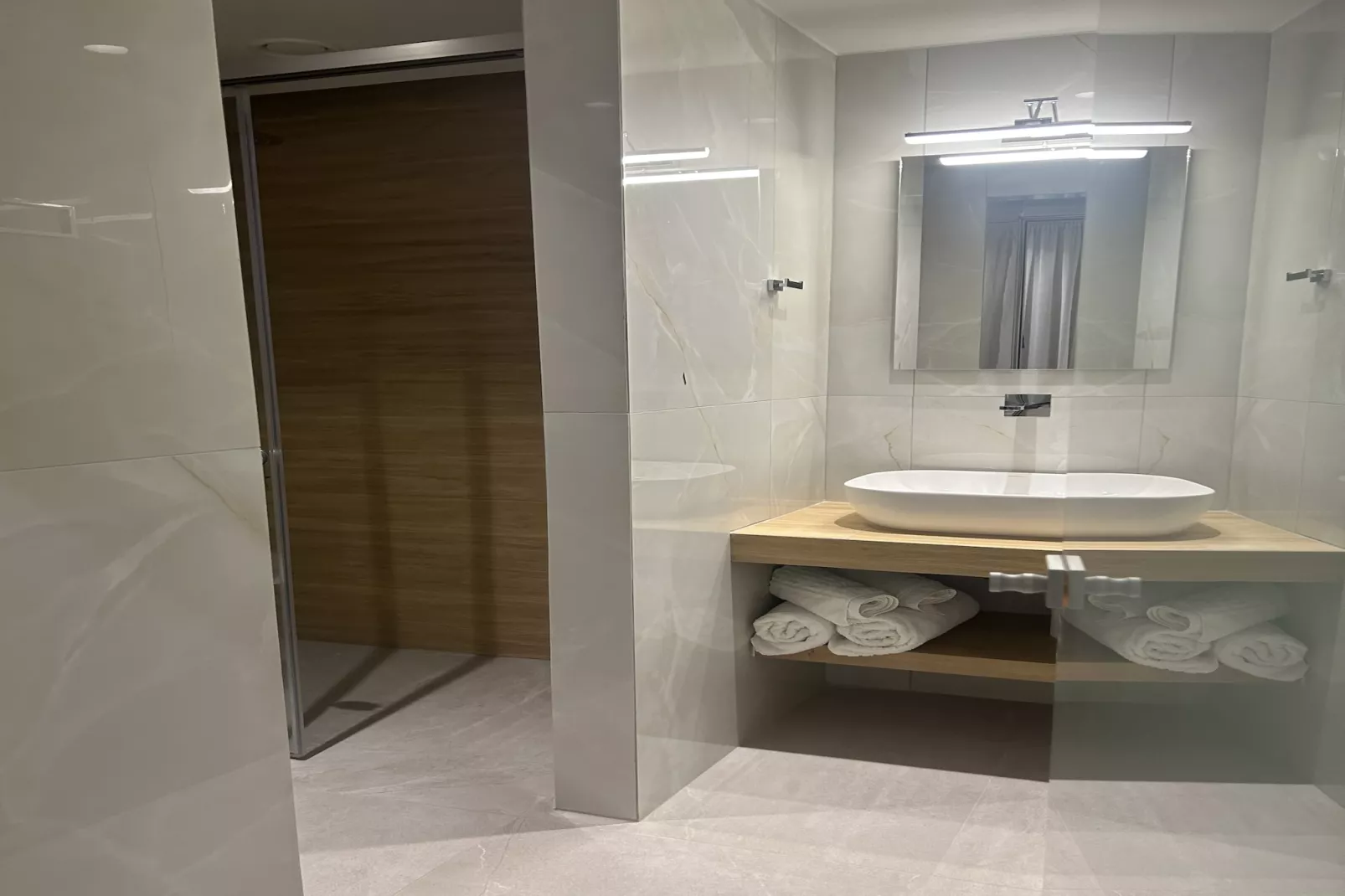 Secret Nest 8-Bathroom