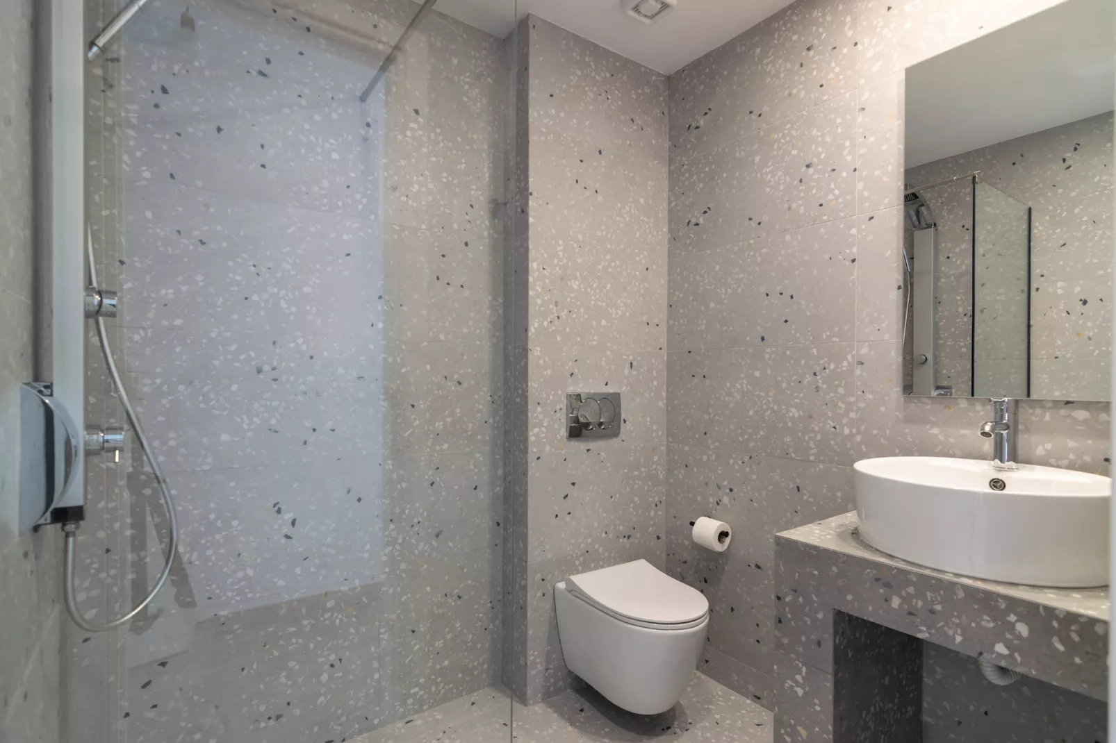 Pyrgos Exclusive 2-Bathroom