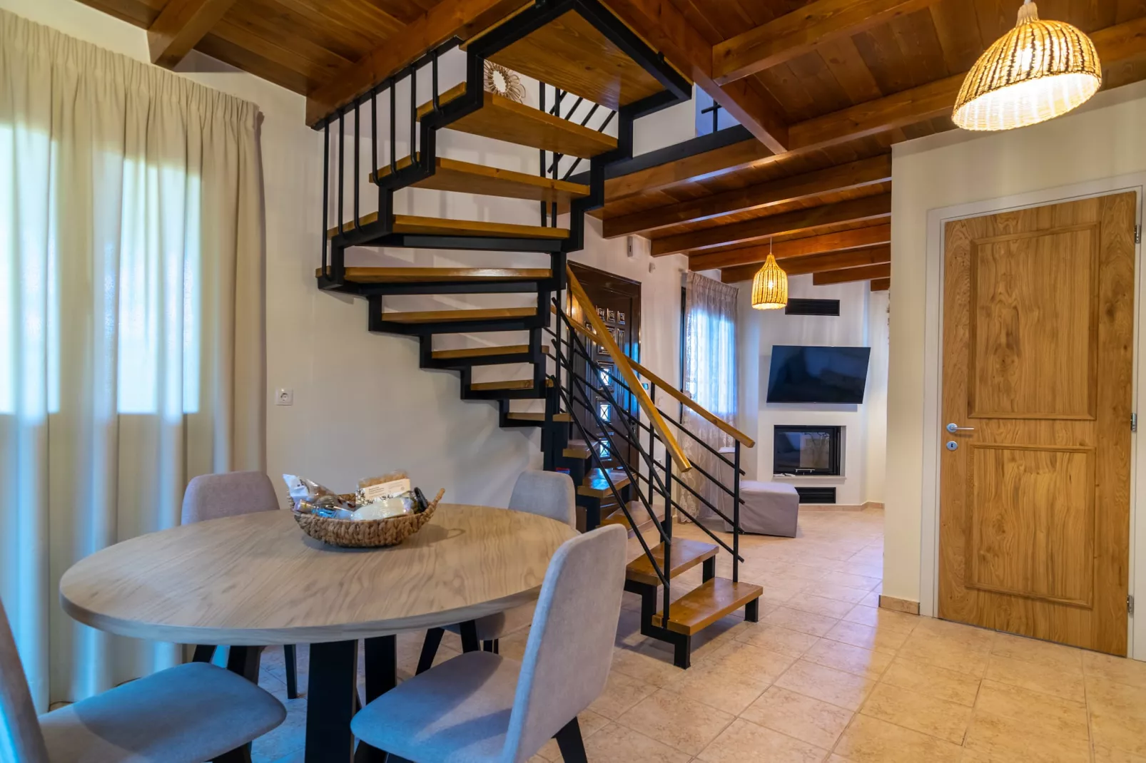 Kipo Paradiso stone villa-Landing
